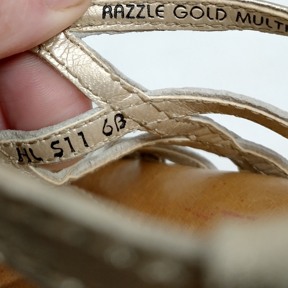 Earth Razzle Gold Strappy Leather Comfort Sandals Women's Size 6 - Picture 8 of 12